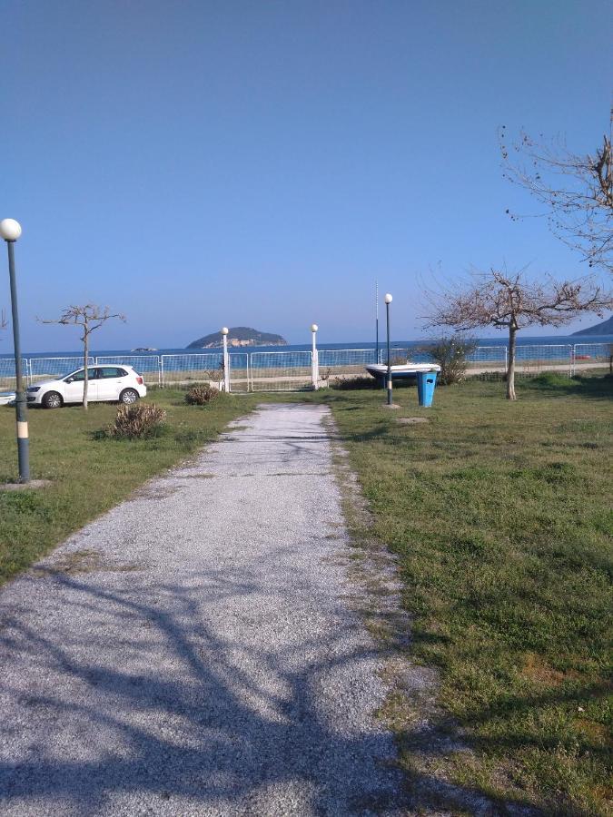 Aegean Seabreeze Apartment Nea Iraklitsa Bagian luar foto